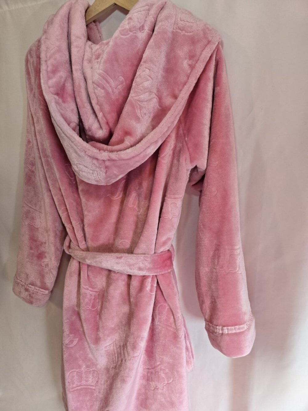 Juicy Couture Pink Plush Hooded Robe L/XL Embossed Logo Belted Soft Sleepwear - Picture 9 of 10